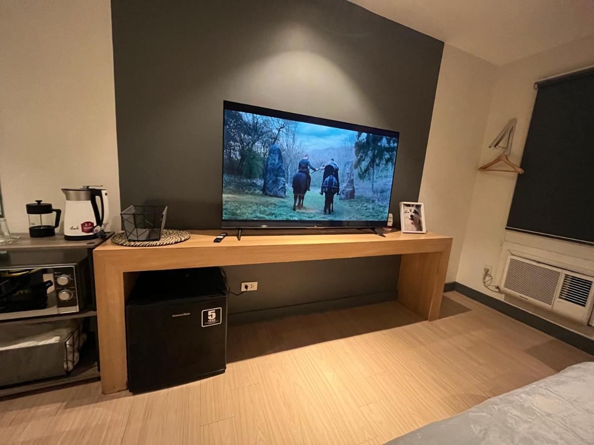 The Upperroom @ Real Suites Баколод Екстериор снимка