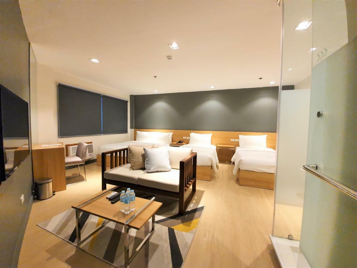 The Upperroom @ Real Suites Баколод Екстериор снимка