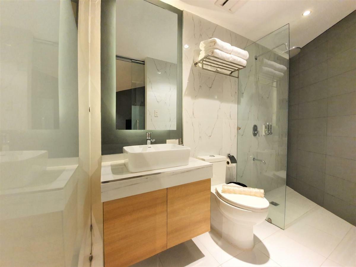 The Upperroom @ Real Suites Баколод Екстериор снимка