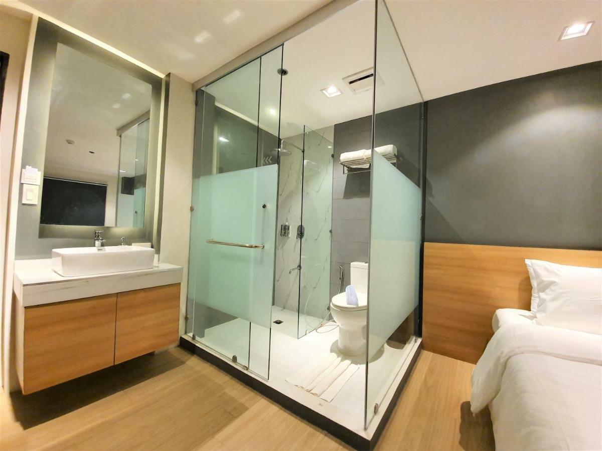 The Upperroom @ Real Suites Баколод Екстериор снимка
