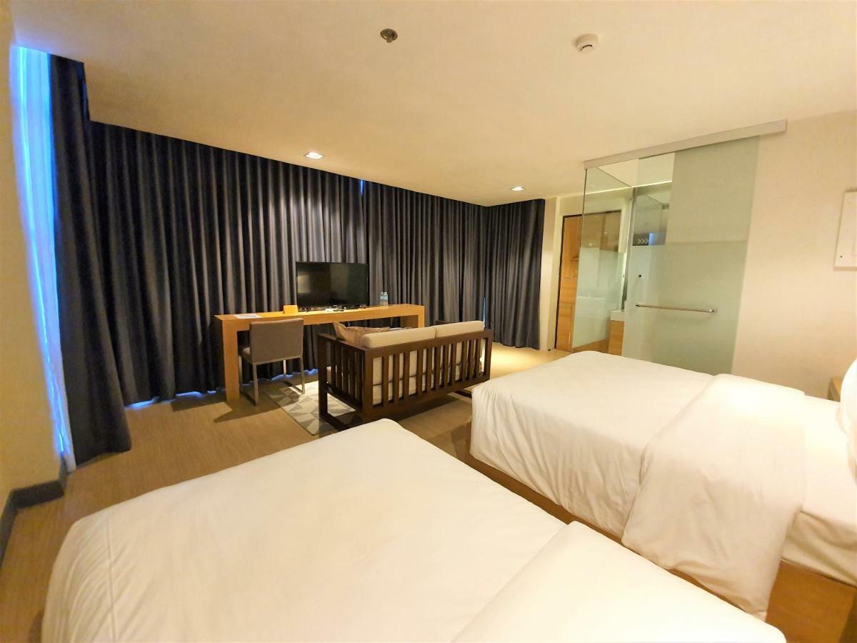 The Upperroom @ Real Suites Баколод Екстериор снимка