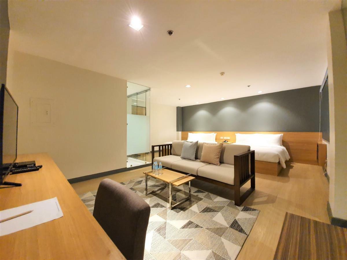 The Upperroom @ Real Suites Баколод Екстериор снимка