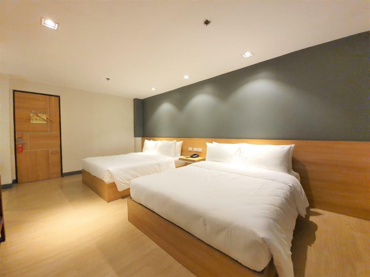 The Upperroom @ Real Suites Баколод Екстериор снимка