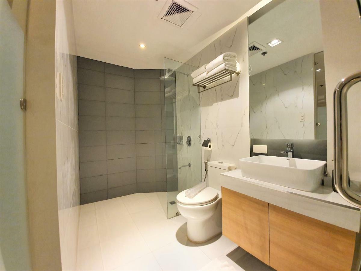 The Upperroom @ Real Suites Баколод Екстериор снимка