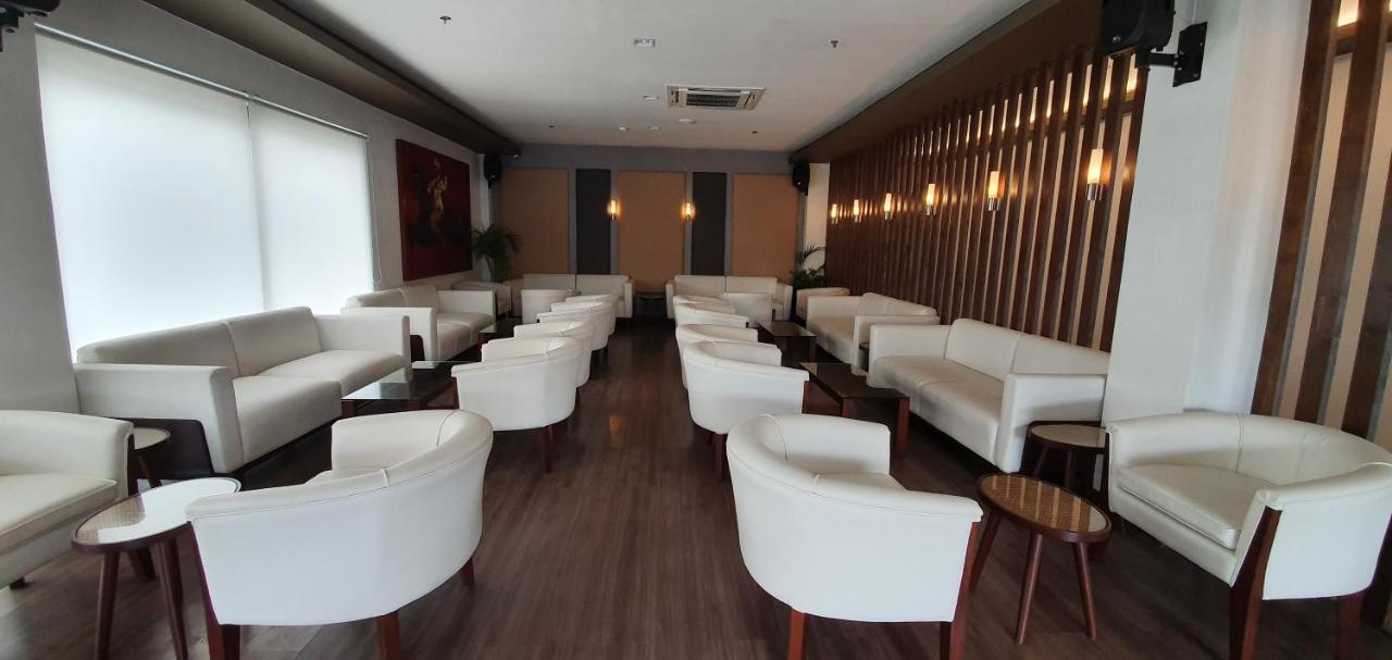 The Upperroom @ Real Suites Баколод Екстериор снимка